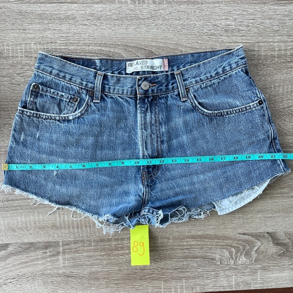 Vintage Levi's 559 denim cutoff shorts - Picture 4 of 12